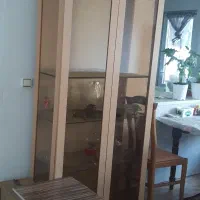 ویترین شیشه ای