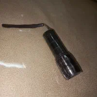 ۱ عدد چراغ قوه پلیسی اصلی کاملا سالم درحدنو