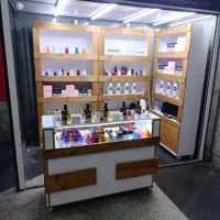ویترین عطر و بلیجات