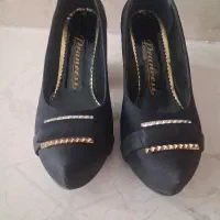 کفش مجلسی زنانه سایز ۳۹ . شیک و کم‌استفاده.