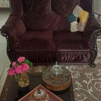 یک عدد مبل ۲نفره و۲عدد تک نفره بامیز وسط و۴تاعسلی.