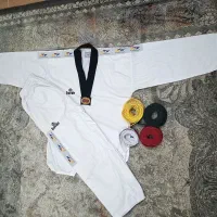 لباس تکواندو به همراه کمربند