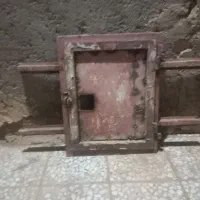 درب آهنی آماده شده برای  کبوتر