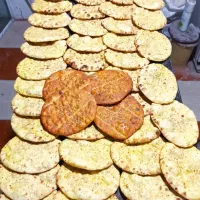 به یک استادکار یا شاگرد برای نان روغنی نیازمندیم