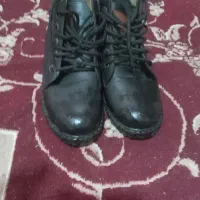 یک جفت چکمه کف سنگ شکن