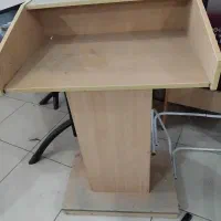 میز چوبی ایستاده استاد