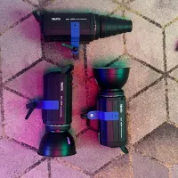 فلاش استودیویی ۳۰۰ آتلیه ای و سه پایه