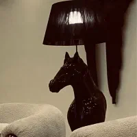 آباژور اسب ایستاده