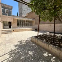 اجاره-ویلایی-محدوده-خیابان-سینما-دلباز-باحیاط-بزرگ