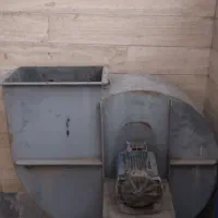 یک دستگاه چرخ گوشت و سانتریفیوژ صنعتی