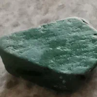 سنگ قدیمی یشم وسنگ مشکوک به شهاب سنگ
