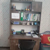 کتابخانه بسیار نو بدون حتی ذره ای زدگی یا شکستگی