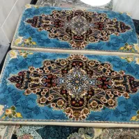 یک جفت پشتی آبی رنگ