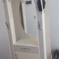 یک عدد جای کفشی وجای لباسی