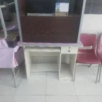 دوعدد میز منشی تخت بیمار و۱۲صندلی یک عدد بخاری