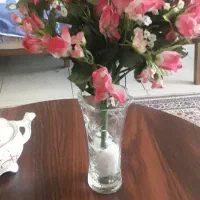 گلدان شیشه ای ب همراه گل مصنوعی