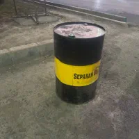 بشکه خالی تر و تمیز و سالم