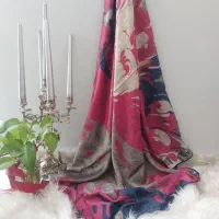 ارائه انواع شال و روسری از ۱۳۰ تا ۳۰۰ تومان