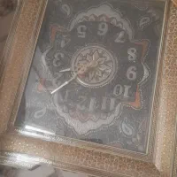 چند عدد ساعت وقاب علت  وجمع کردن مغازه