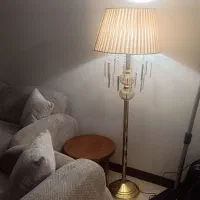 آباژور ایستاده