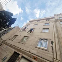 پیچ ورولپلاک نما ساختمان با طناب راپل