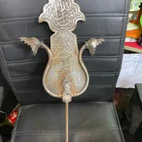 علامت ۱عدد طاوس تک یک عدد تیغه علم