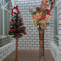گل مصنوعی همراه با پایه