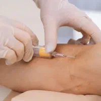 وصل سرم و تزریقات در منزل