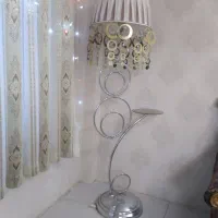 آباژور ایستاده