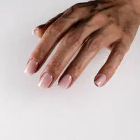 ترمیم و کاشت ناخن و آموزش ناخن  سعادت آباد