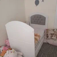 تخت کودک بهمراه تشک و شلف