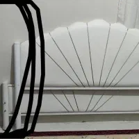 تخت دونفره سالم بدن تشک و پاتختی