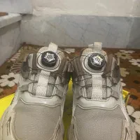 یک جفت کتونی ویک جفت کفش تابستونی پسرانه