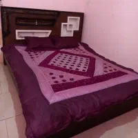 سرویس خواب(تختخواب دونفره همراه باکمدلباس وویترین)