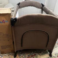 تخت کنار مادر