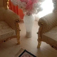 گلدان وشاخه گل