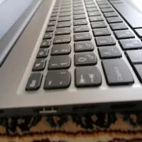 لبتاب لنوو فوق‌العاده نو بدون هیچ مشکل و خط خش