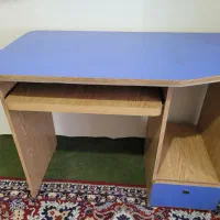 میز تحریر و کامپیوتر