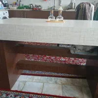 جزیره و میز وسط سالن