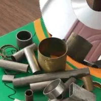 کارگر ساده جهت برش لوله فلزی