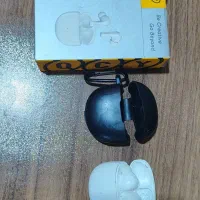 ایرپاد qcy t18 یکی از گوشی ها ضربه