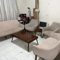 مبل ۷نفره  همراه میز عسلی و وسط و ناهار خوری ۴نفره