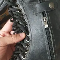 دو جفت پوتین سرچ