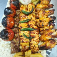 نیازمند تخته کار  و  صندوق داربرای رستوران