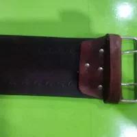 کمربند چرم بدنسازی وزنه‌برداری دست‌ساز