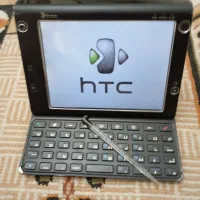 گوشی htc اصلی در حد نو تاشو مهندسی ویندوز دار
