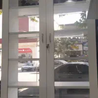 ویترین دیواری ویترین جلو مغازه دودر