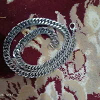 گردن بند نقره‌ای