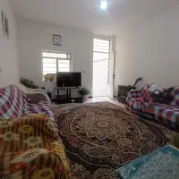 واحدی طبقه همکف  با هرسه انشعاب حیاط دار