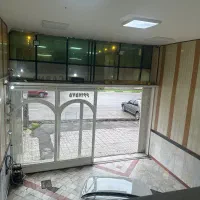 مغازه بر خیابان پیر عبدالملک